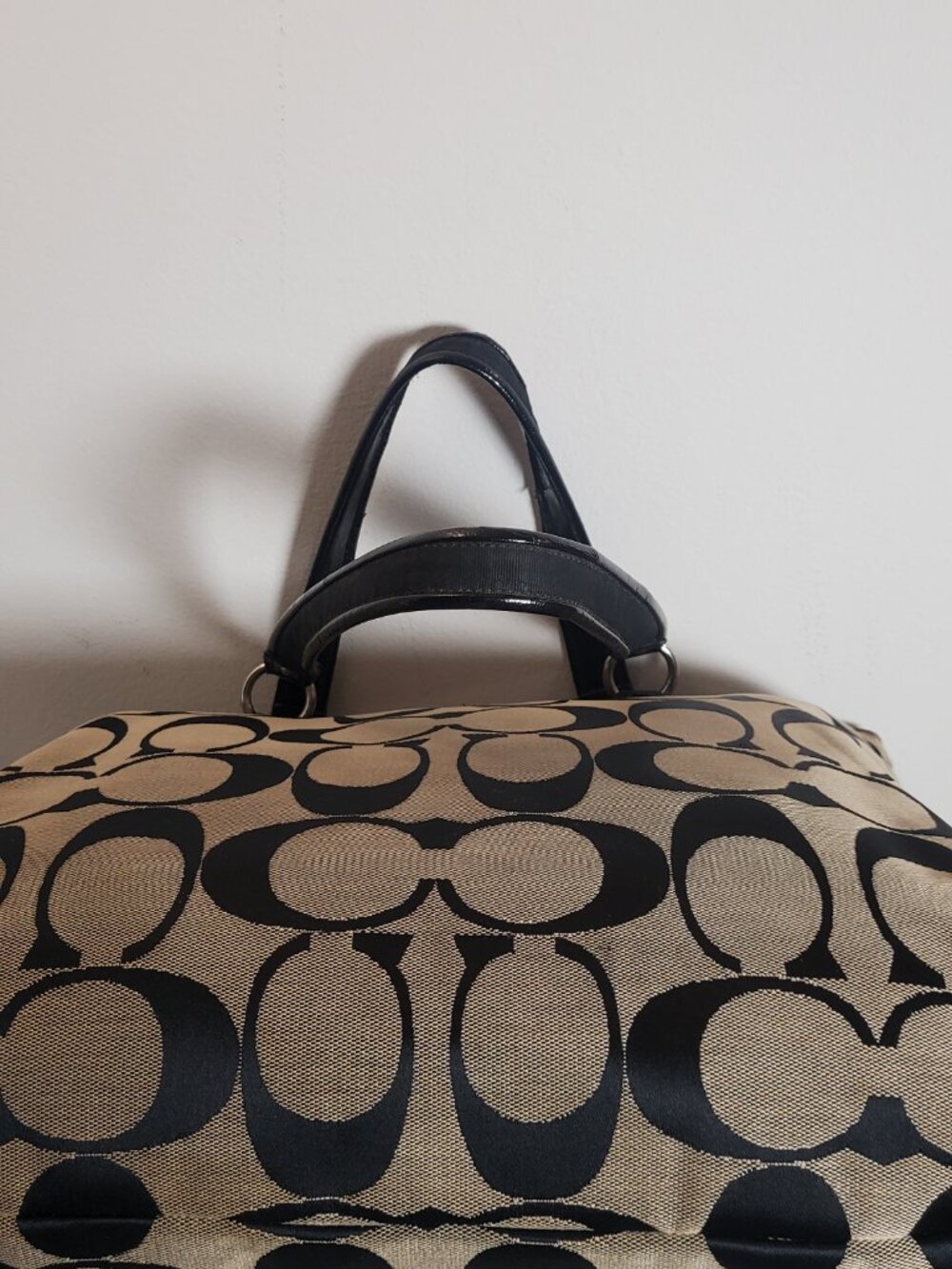 21. Coach Signature Logo Medium Tote Black/Beige Zip Top Patent Trim Pockets - Picture 7 of 12